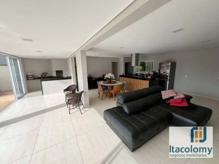 Foto 4 de Casa de Condomínio com 3 quartos à venda, 400m2 em Santana De Parnaiba - SP