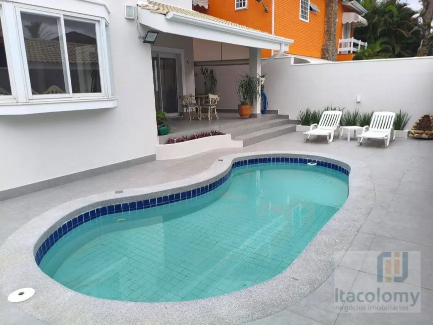 Casa de Condomínio com 3 quartos para alugar, 360m2 em Santana De Parnaiba - SP - imagem 4 Foto 4 de Casa de Condomínio com 3 quartos para alugar, 360m2 em Santana De Parnaiba - SP