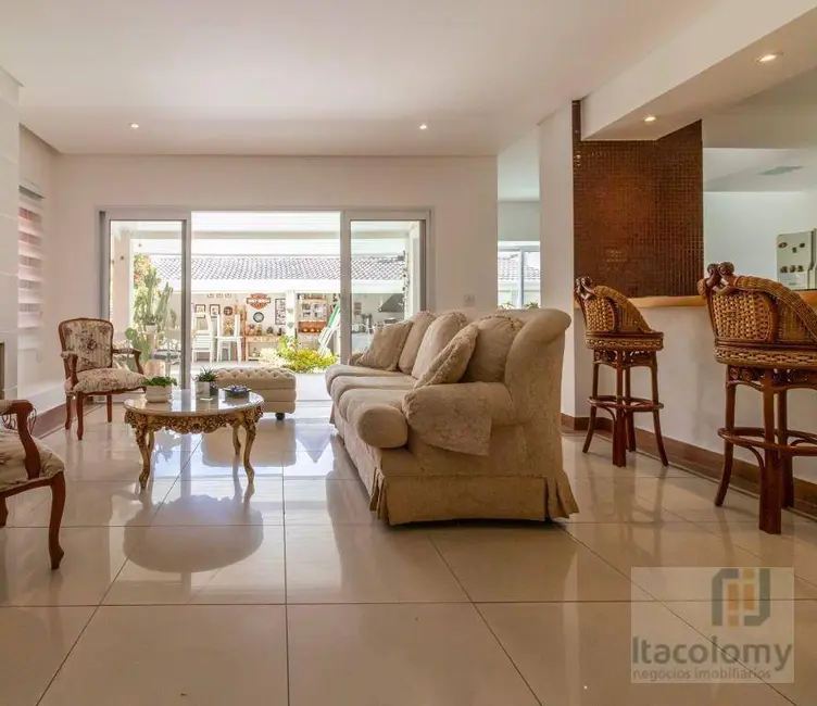 Foto 3 de Casa de Condomínio com 3 quartos para alugar, 360m2 em Santana De Parnaiba - SP