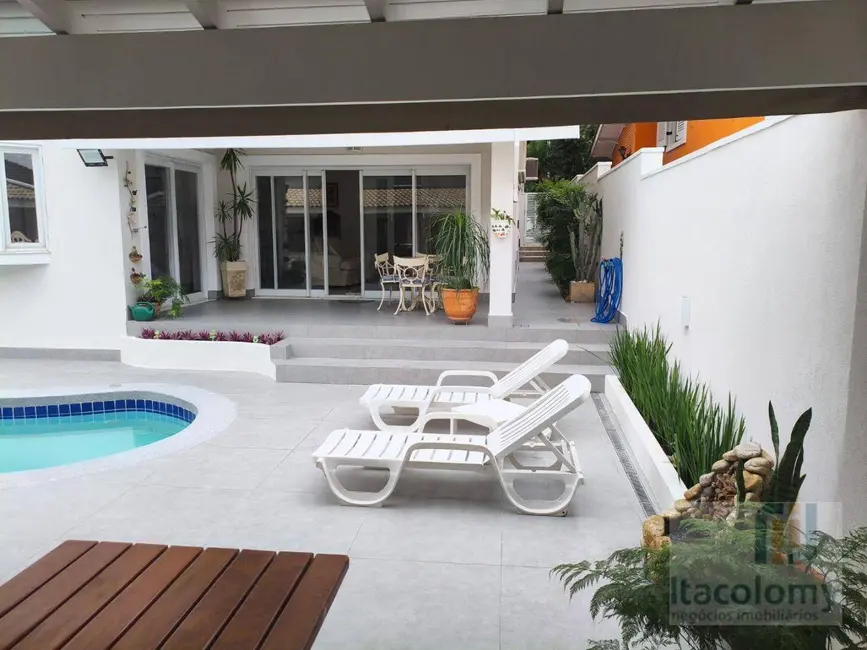 Casa de Condomínio com 3 quartos para alugar, 360m2 em Santana De Parnaiba - SP - imagem 7 Foto 7 de Casa de Condomínio com 3 quartos para alugar, 360m2 em Santana De Parnaiba - SP