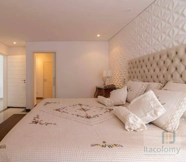 Foto 8 de Casa de Condomínio com 3 quartos para alugar, 360m2 em Santana De Parnaiba - SP