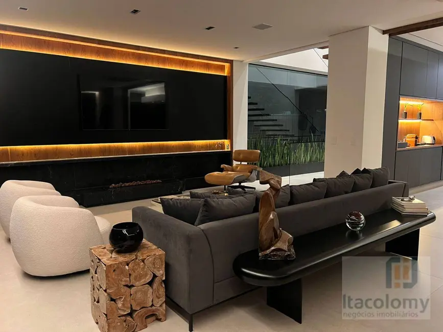 Casa de Condomínio com 4 quartos à venda, 560m2 em Barueri - SP - imagem 3 Foto 3 de Casa de Condomínio com 4 quartos à venda, 560m2 em Barueri - SP