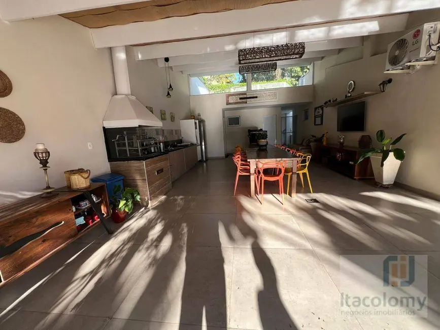 Foto 4 de Casa de Condomínio com 4 quartos para alugar, 838m2 em Barueri - SP