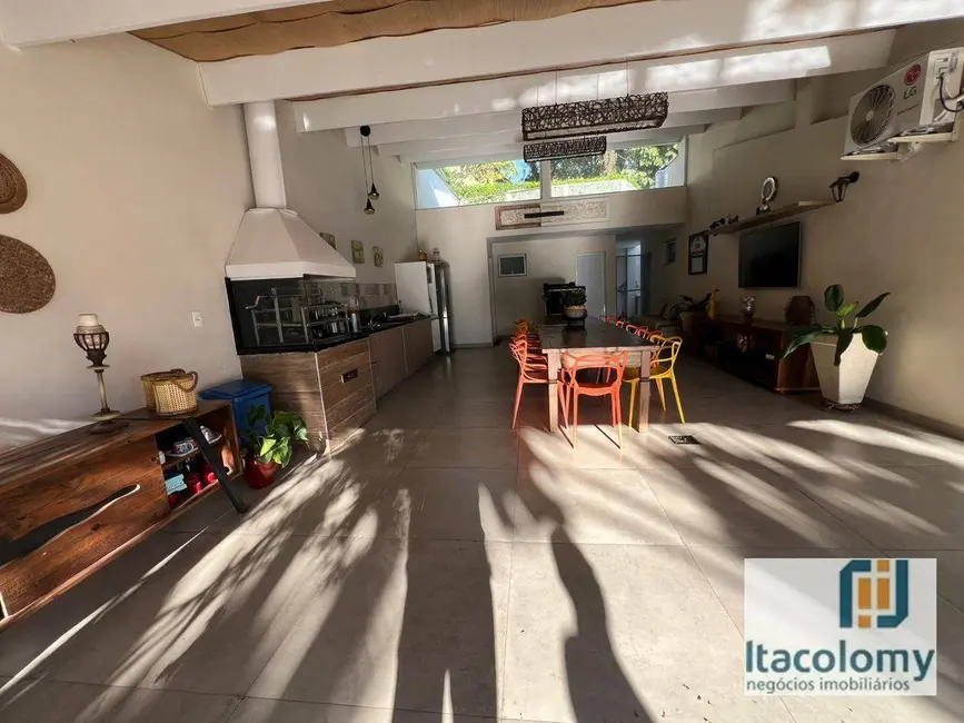 Foto 4 de Casa de Condomínio com 4 quartos para alugar, 838m2 em Barueri - SP