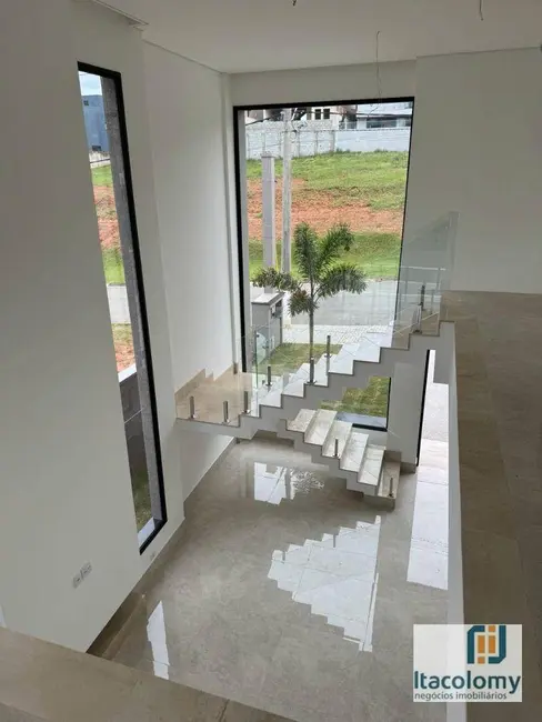 Casa de Condomínio com 4 quartos à venda, 360m2 em Sítio do Rosário, Santana De Parnaiba - SP - imagem 4 Foto 4 de Casa de Condomínio com 4 quartos à venda, 360m2 em Sítio do Rosário, Santana De Parnaiba - SP