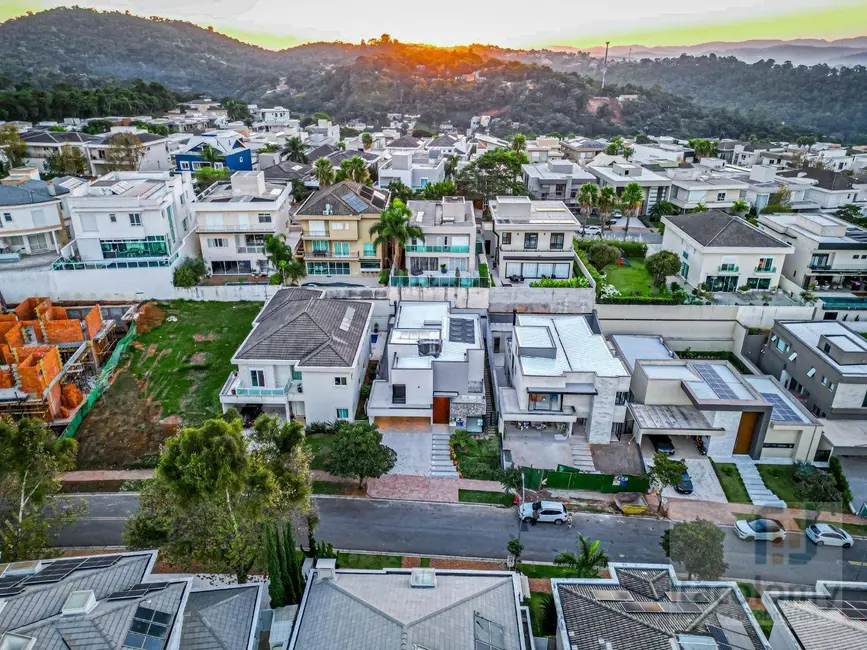Casa de Condomínio com 4 quartos à venda, 420m2 em Santana De Parnaiba - SP - imagem 3 Foto 3 de Casa de Condomínio com 4 quartos à venda, 420m2 em Santana De Parnaiba - SP