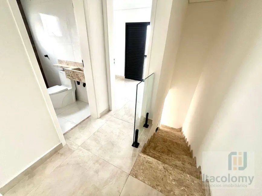 Foto 4 de Casa de Condomínio com 3 quartos à venda, 150m2 em Santana De Parnaiba - SP