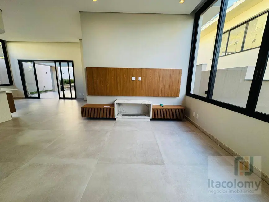 Foto 4 de Casa de Condomínio com 3 quartos à venda, 490m2 em Santana De Parnaiba - SP