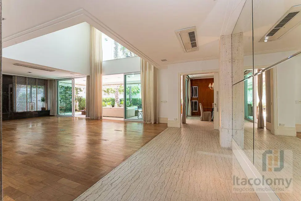 Casa de Condomínio com 4 quartos à venda, 840m2 em Barueri - SP - imagem 5 Foto 5 de Casa de Condomínio com 4 quartos à venda, 840m2 em Barueri - SP