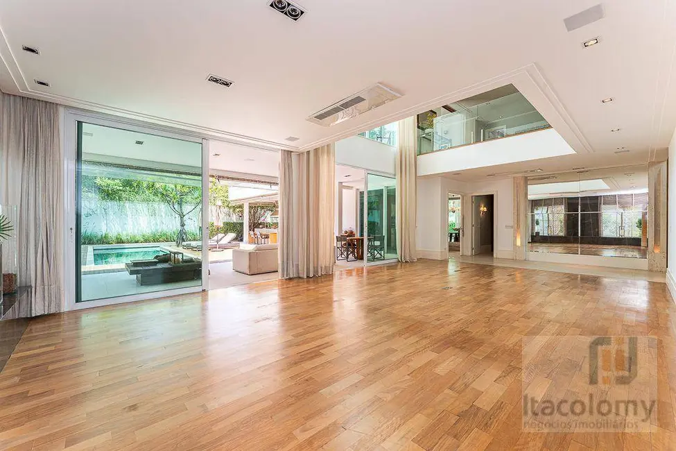 Casa de Condomínio com 4 quartos à venda, 840m2 em Barueri - SP - imagem 3 Foto 3 de Casa de Condomínio com 4 quartos à venda, 840m2 em Barueri - SP