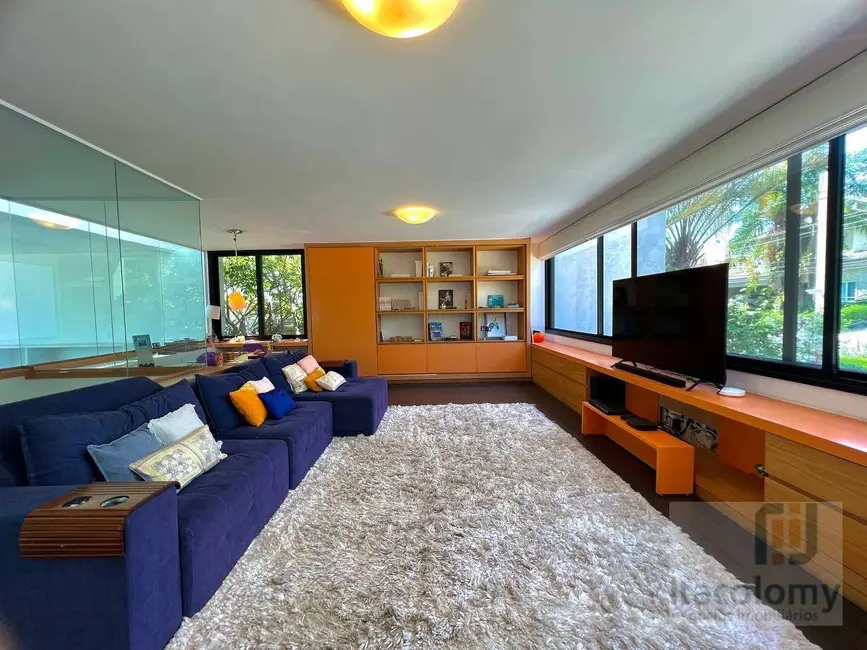 Casa de Condomínio com 3 quartos à venda, 571m2 em Barueri - SP - imagem 3 Foto 3 de Casa de Condomínio com 3 quartos à venda, 571m2 em Barueri - SP