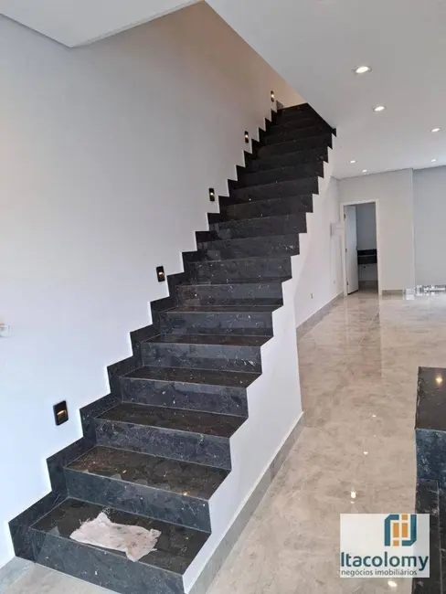 Casa com 3 quartos à venda, 175m2 em Portais (Polvilho), Cajamar - SP - imagem 3 Foto 3 de Casa com 3 quartos à venda, 175m2 em Portais (Polvilho), Cajamar - SP