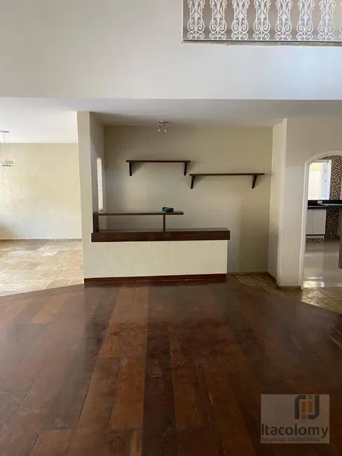 Casa de Condomínio com 3 quartos à venda, 560m2 em Barueri - SP - imagem 4 Foto 4 de Casa de Condomínio com 3 quartos à venda, 560m2 em Barueri - SP