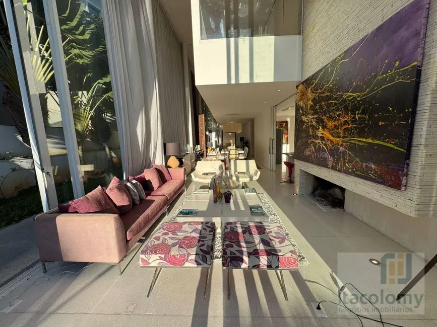 Casa de Condomínio com 4 quartos à venda, 420m2 em Tamboré, Santana De Parnaiba - SP - imagem 3 Foto 3 de Casa de Condomínio com 4 quartos à venda, 420m2 em Tamboré, Santana De Parnaiba - SP