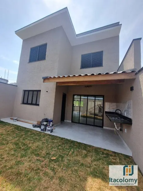 Foto 2 de Casa de Condomínio com 3 quartos à venda, 140m2 em Aracariguama - SP