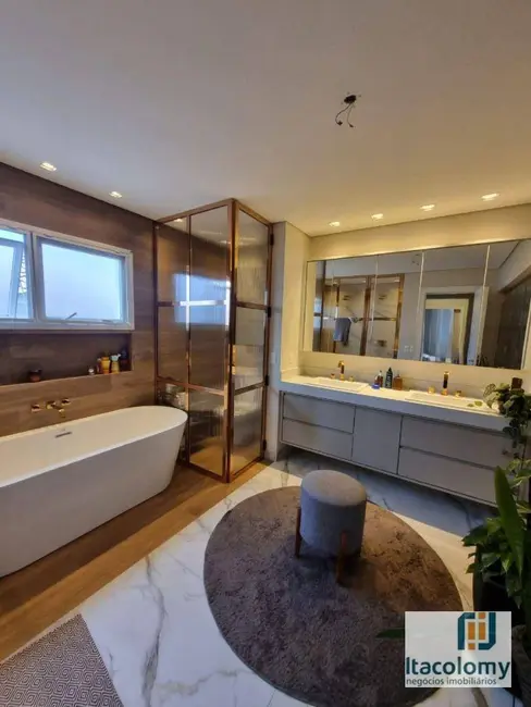 Casa de Condomínio com 4 quartos para alugar, 450m2 em Alphaville Conde II, Barueri - SP - imagem 6 Foto 6 de Casa de Condomínio com 4 quartos para alugar, 450m2 em Alphaville Conde II, Barueri - SP