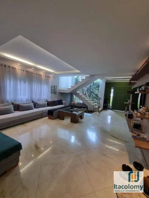 Casa de Condomínio com 4 quartos para alugar, 450m2 em Alphaville Conde II, Barueri - SP - imagem 8 Foto 8 de Casa de Condomínio com 4 quartos para alugar, 450m2 em Alphaville Conde II, Barueri - SP