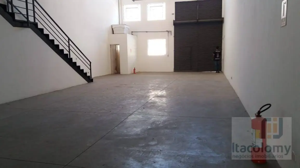 Armazém / Galpão para alugar, 560m2 em Tamboré, Barueri - SP - imagem 2 Foto 2 de Armazém / Galpão para alugar, 560m2 em Tamboré, Barueri - SP