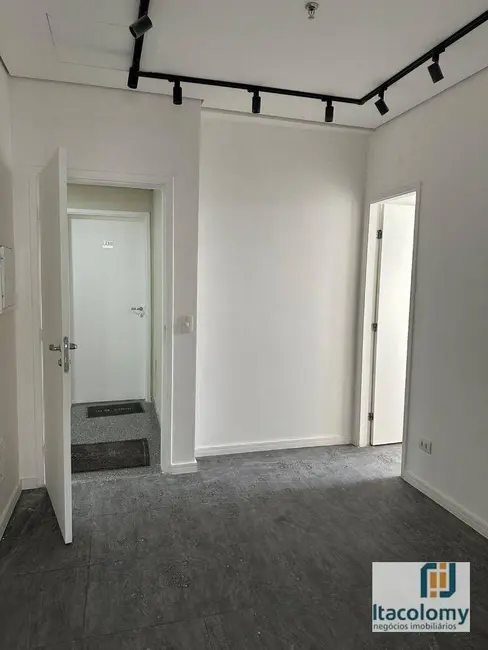 Foto 2 de Sala Comercial para alugar, 52m2 em Alphaville Industrial, Barueri - SP