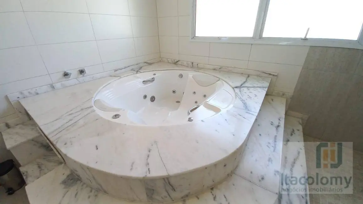 Foto 3 de Casa de Condomínio com 4 quartos à venda, 678m2 em Jardim do Golf I, Jandira - SP