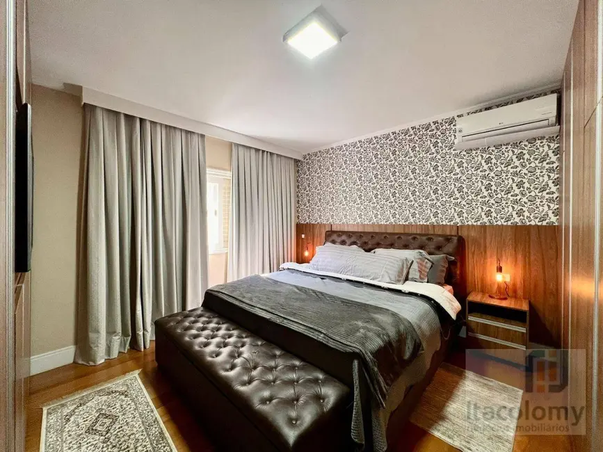 Foto 3 de Casa de Condomínio com 5 quartos à venda, 450m2 em Santana De Parnaiba - SP