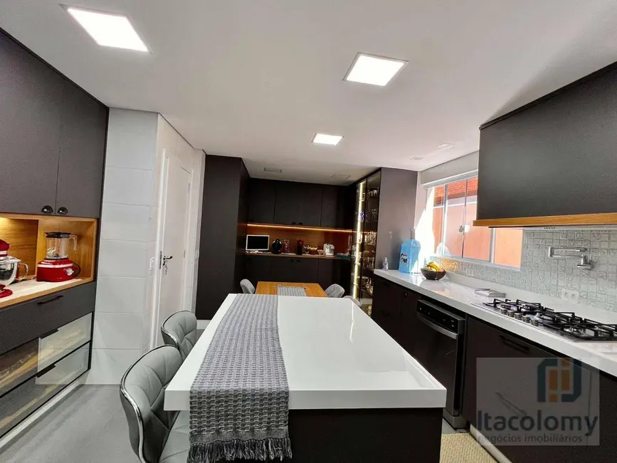 Foto 2 de Casa de Condomínio com 5 quartos à venda, 450m2 em Santana De Parnaiba - SP