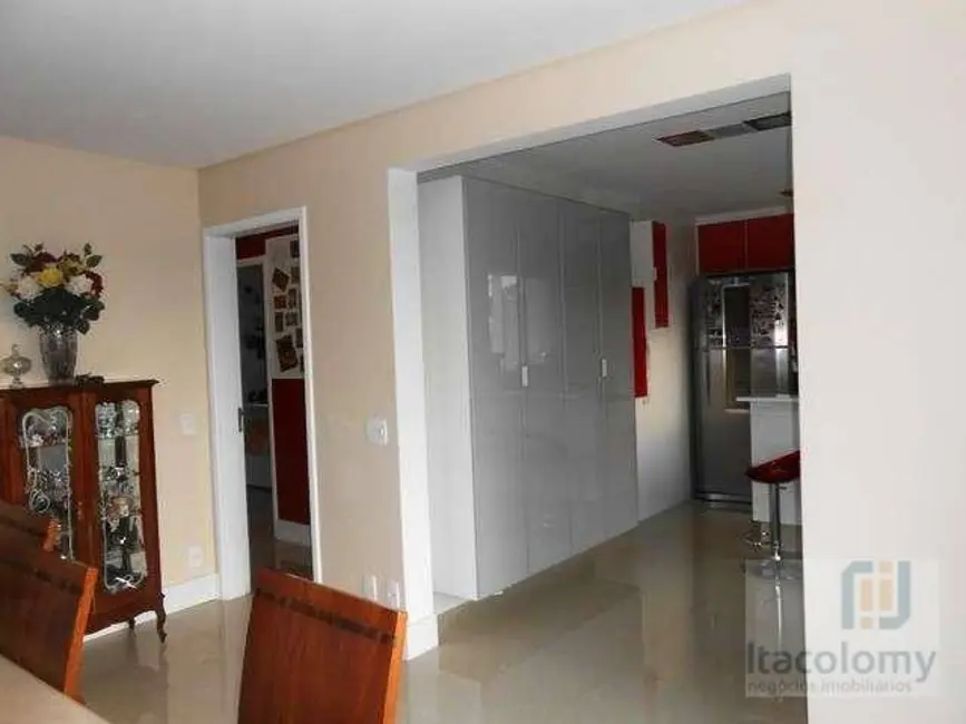 Apartamento com 3 quartos à venda, 198m2 em Empresarial 18 do Forte, Barueri - SP - imagem 2 Foto 2 de Apartamento com 3 quartos à venda, 198m2 em Empresarial 18 do Forte, Barueri - SP