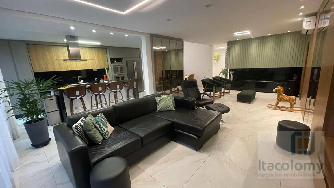 Casa de Condomínio com 4 quartos à venda e para alugar, 300m2 em Santana De Parnaiba - SP - imagem 1 Foto 1 de Casa de Condomínio com 4 quartos à venda e para alugar, 300m2 em Santana De Parnaiba - SP