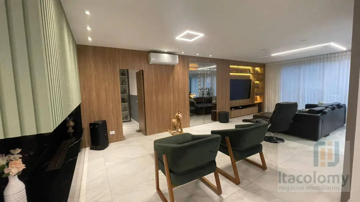 Casa de Condomínio com 4 quartos à venda e para alugar, 300m2 em Santana De Parnaiba - SP - imagem 4 Foto 4 de Casa de Condomínio com 4 quartos à venda e para alugar, 300m2 em Santana De Parnaiba - SP