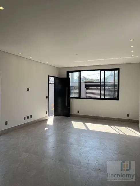 Foto 2 de Casa de Condomínio com 3 quartos à venda, 150m2 em Santana De Parnaiba - SP