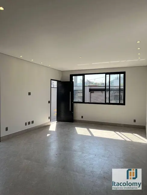 Foto 2 de Casa de Condomínio com 3 quartos à venda, 150m2 em Santana De Parnaiba - SP