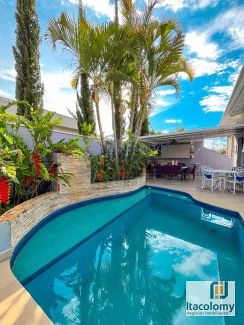 Foto 2 de Casa de Condomínio com 3 quartos à venda, 360m2 em Santana De Parnaiba - SP