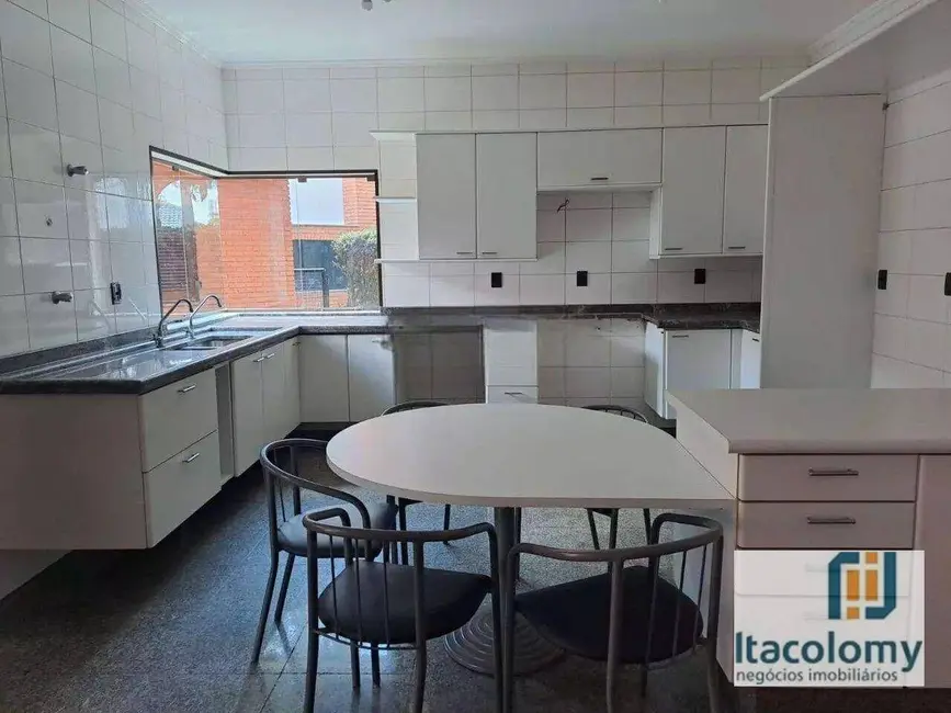 Casa com 4 quartos para alugar, 1300m2 em Barueri - SP - imagem 8 Foto 8 de Casa com 4 quartos para alugar, 1300m2 em Barueri - SP