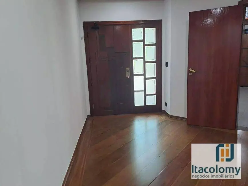 Casa com 4 quartos para alugar, 1300m2 em Barueri - SP - imagem 9 Foto 9 de Casa com 4 quartos para alugar, 1300m2 em Barueri - SP