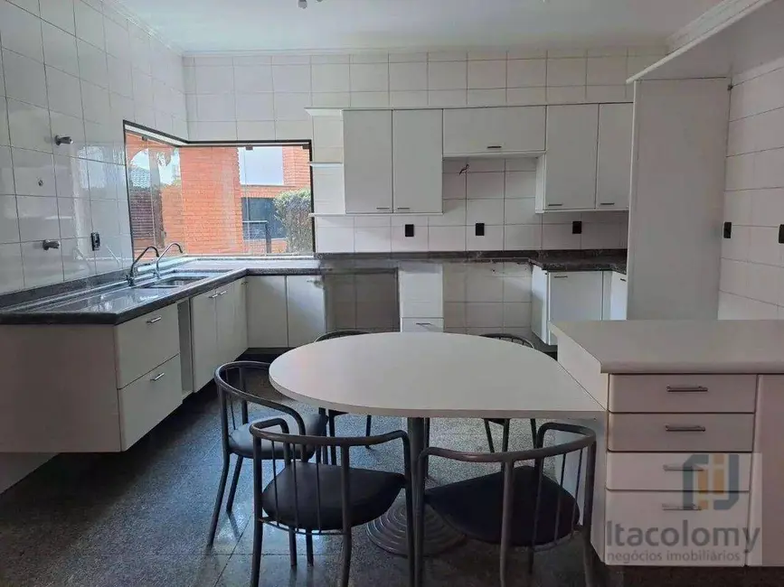 Foto 8 de Casa com 4 quartos para alugar, 1300m2 em Barueri - SP