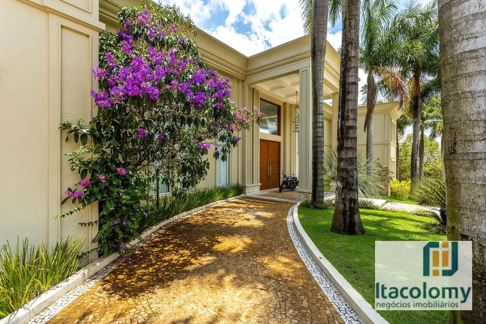 Casa de Condomínio com 5 quartos à venda, 1442m2 em Tamboré, Barueri - SP - imagem 3 Foto 3 de Casa de Condomínio com 5 quartos à venda, 1442m2 em Tamboré, Barueri - SP