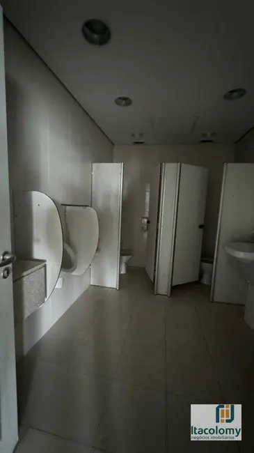 Sala Comercial para alugar, 379m2 em Alphaville Industrial, Barueri - SP - imagem 8 Foto 8 de Sala Comercial para alugar, 379m2 em Alphaville Industrial, Barueri - SP