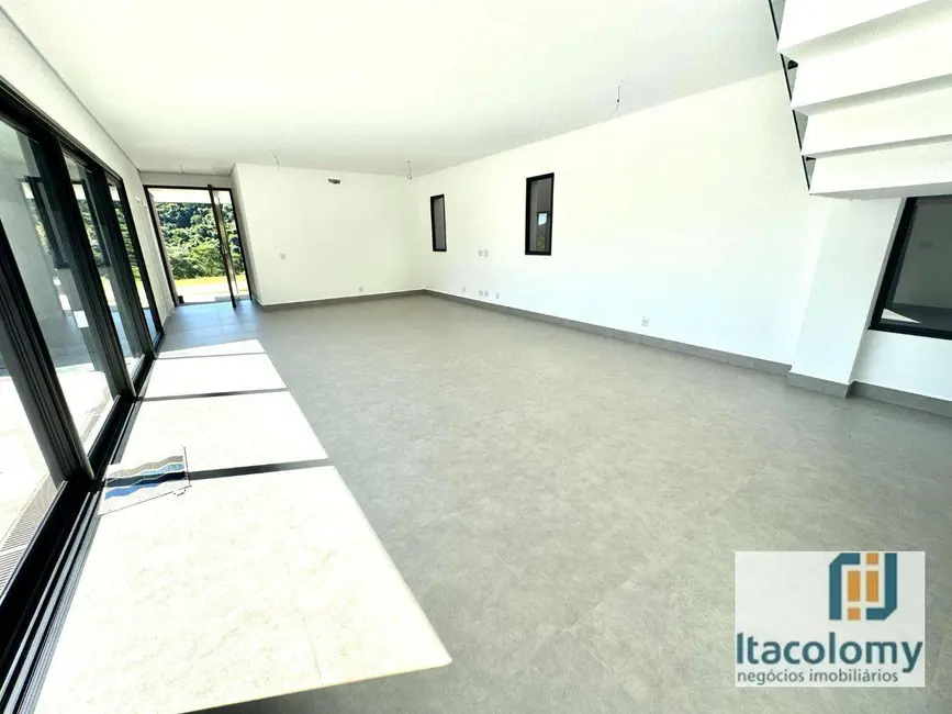 Casa de Condomínio com 6 quartos à venda, 512m2 em Santana De Parnaiba - SP - imagem 3 Foto 3 de Casa de Condomínio com 6 quartos à venda, 512m2 em Santana De Parnaiba - SP