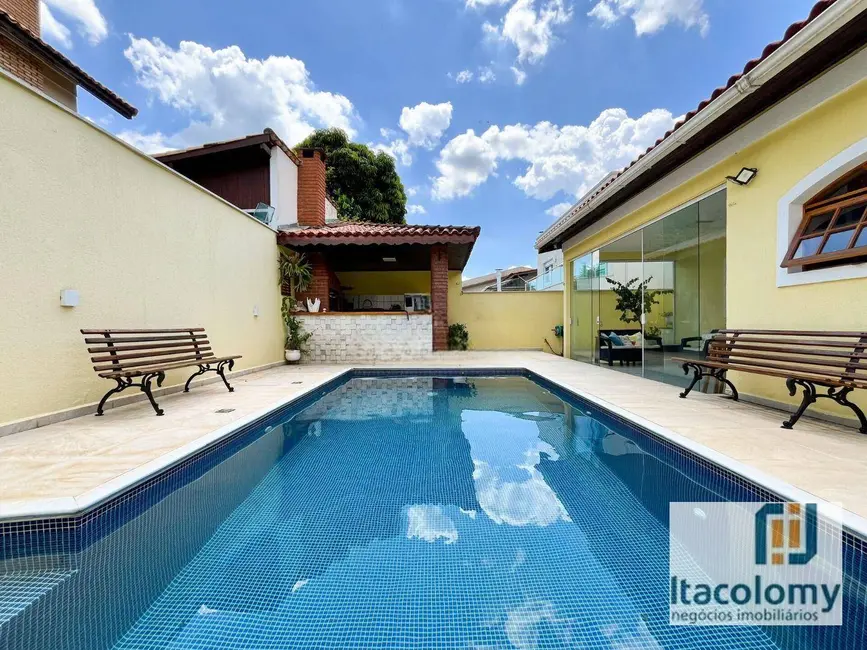 Casa de Condomínio com 3 quartos à venda, 360m2 em Santana De Parnaiba - SP - imagem 4 Foto 4 de Casa de Condomínio com 3 quartos à venda, 360m2 em Santana De Parnaiba - SP