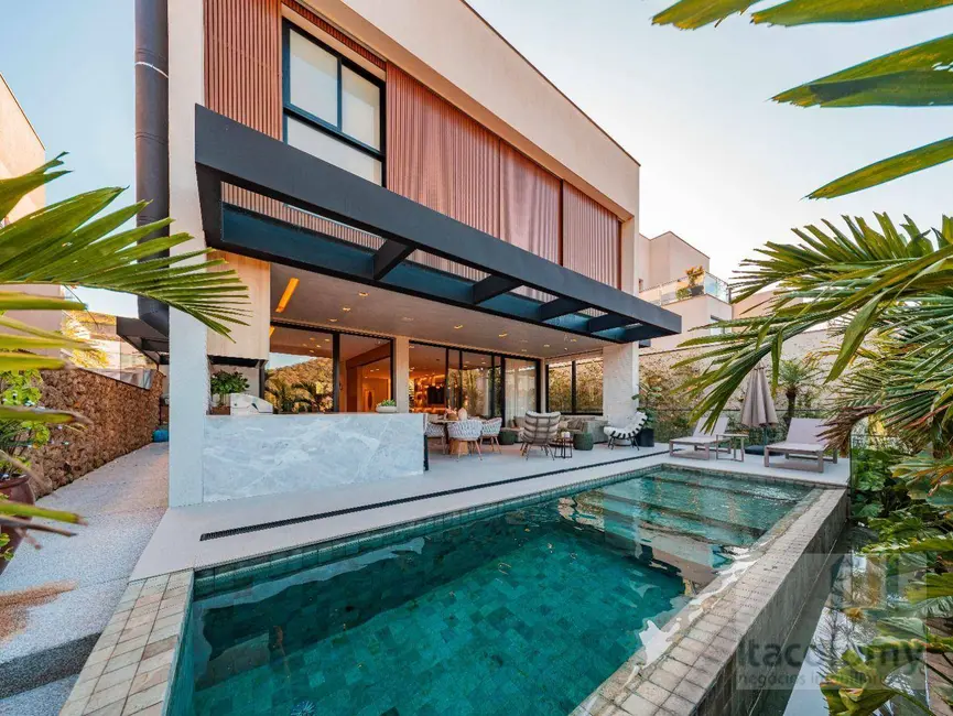Casa de Condomínio com 4 quartos à venda, 420m2 em Tamboré, Barueri - SP - imagem 2 Foto 2 de Casa de Condomínio com 4 quartos à venda, 420m2 em Tamboré, Barueri - SP