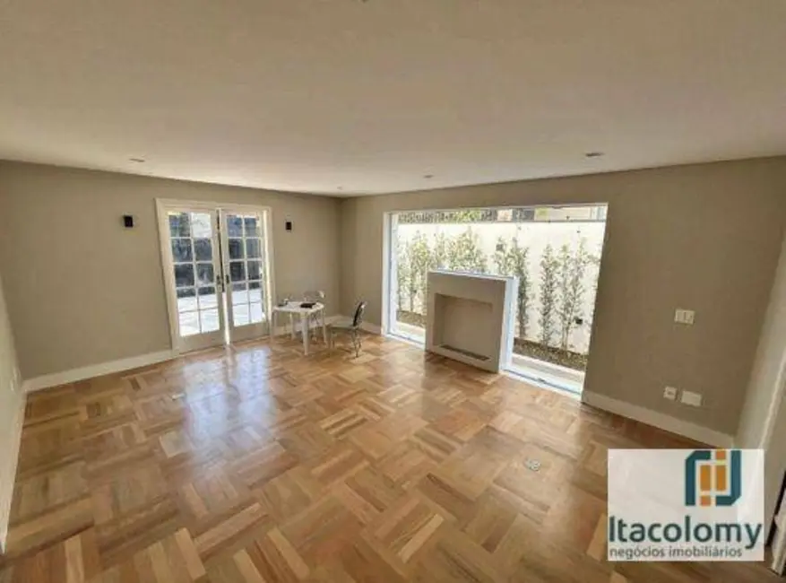 Foto 3 de Casa com 4 quartos à venda, 650m2 em Jardim Everest, São Paulo - SP
