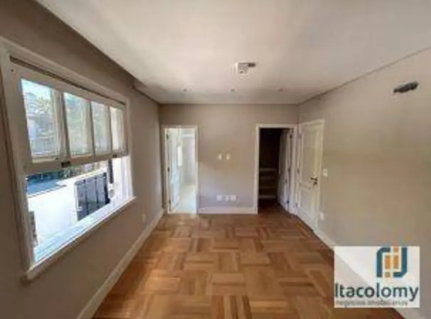 Foto 9 de Casa com 4 quartos à venda, 650m2 em Jardim Everest, São Paulo - SP