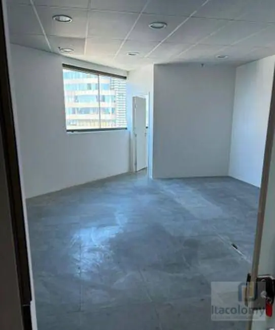 Foto 1 de Sala Comercial para alugar, 59m2 em Empresarial 18 do Forte, Barueri - SP