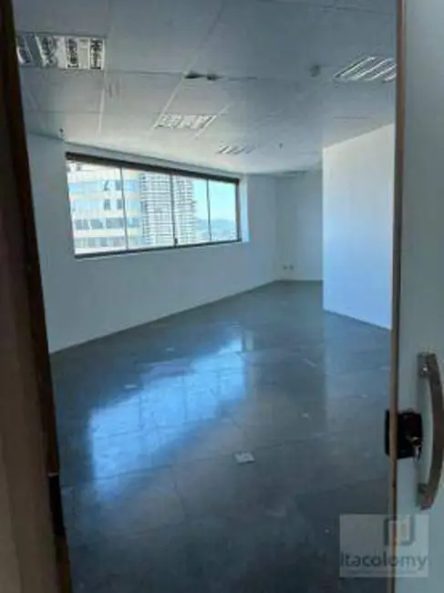 Foto 1 de Sala Comercial para alugar, 59m2 em Empresarial 18 do Forte, Barueri - SP