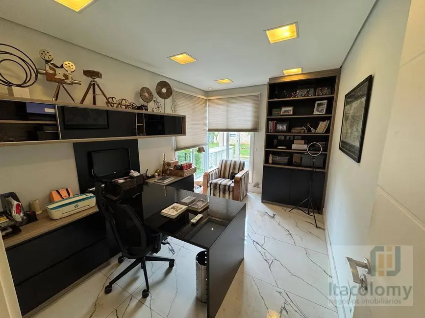 Casa de Condomínio com 4 quartos à venda, 560m2 em Barueri - SP - imagem 3 Foto 3 de Casa de Condomínio com 4 quartos à venda, 560m2 em Barueri - SP