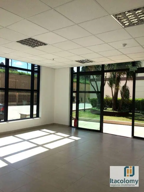 Loja para alugar, 117m2 em Alphaville Industrial, Barueri - SP - imagem 3 Foto 3 de Loja para alugar, 117m2 em Alphaville Industrial, Barueri - SP