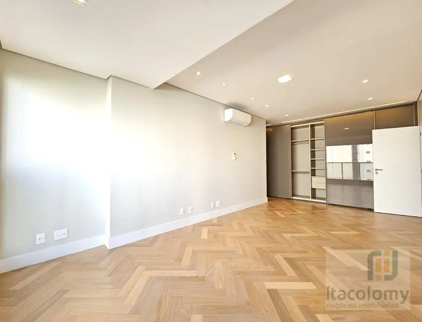 Foto 3 de Apartamento com 3 quartos à venda, 290m2 em Vila Nova Conceição, São Paulo - SP