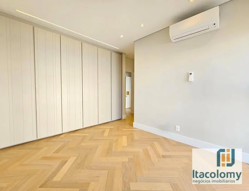 Foto 9 de Apartamento com 3 quartos à venda, 290m2 em Vila Nova Conceição, São Paulo - SP