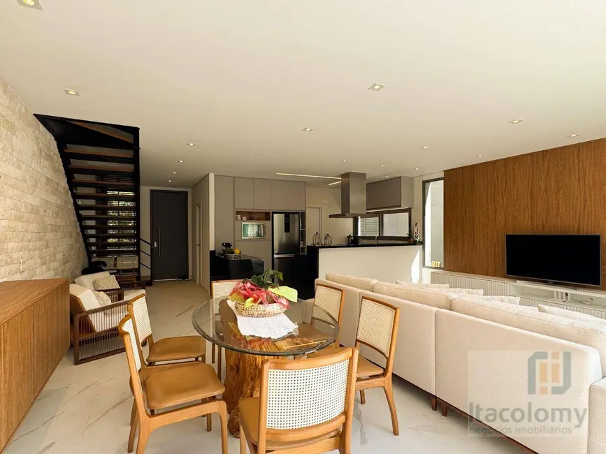 Foto 1 de Casa de Condomínio com 3 quartos à venda, 200m2 em Santana De Parnaiba - SP