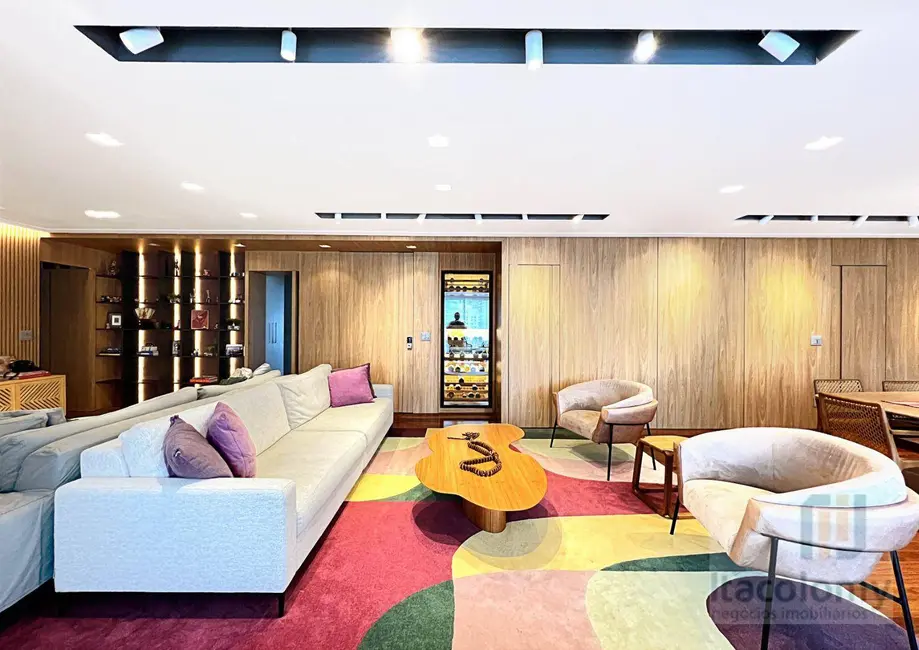 Foto 4 de Apartamento com 3 quartos à venda, 226m2 em Vila Nova Conceição, São Paulo - SP